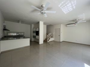 Casa de 3 recámaras en fraccionamiento con cenote en Venta, Playa del Carmen