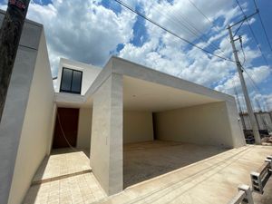 Casa de 3 recámaras + cuarto de servicio en venta en Temozón, Mérida