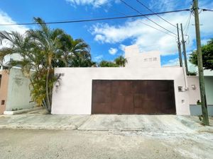 Lujosa casa con 3 habitaciones, elevador y alberca en venta en San Ramón, Mérida