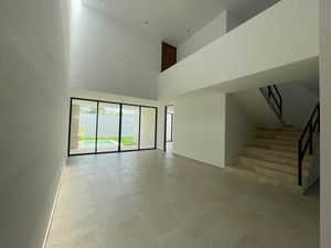 Casa de 3 recámaras + cuarto de servicio en venta en Temozón, Mérida