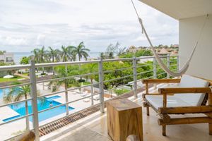 Penthouse amueblado y equipado con vista al mar en venta en Playa del Carmen.