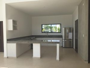 Casa nueva de 3 recámaras en venta en privada en zona premium de Cholul