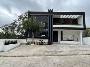 Venta Moderna y Espectacular Casa en Condado de Sayavedra