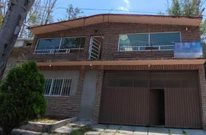 Venta Amplia Casa en Bosques del Lago