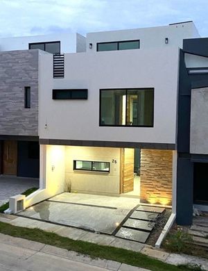 Hermosa casa en venta coto Galarza Capital norte Zapopan  junto a Valle Imperial