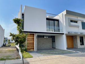 Hermosa Casa en Venta en Punto Sur!