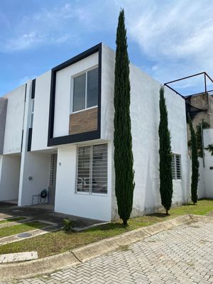 Casa en Venta en esquina en El Fortín, Zapopan!