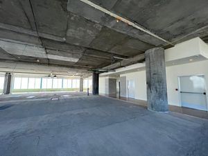 Renta de oficina piso completo en obra gris Valle Oriente, SPGG