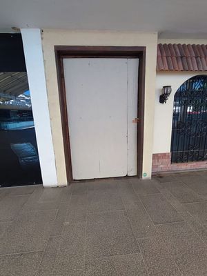 Renta de local equipado con terraza en Av. Vasconcelos, San Pedro Garza García.