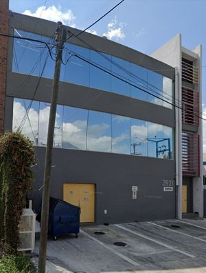 Oficina en venta zona Valle Oriente, edificio completo.