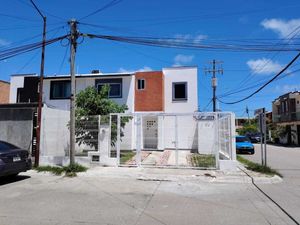 CASA EN RENTA DE 3 RECÁMARAS EN MUNDO MAYA