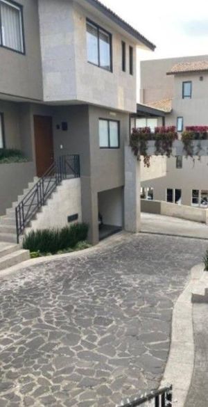 ¡CASA EN VENTA EN CALZADA DE LOS LEONES!