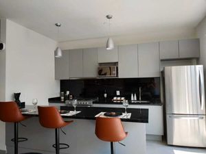 Casa en venta con estudio, tres recámaras y rooftop en condominio