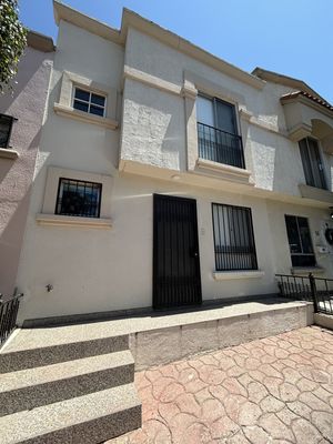 ¡Privada Céntrica y segura! Renta Bonita Casa Semi Equipada Colinas Del Rey