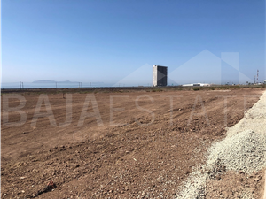 TERRENO EN RENTA EN ROSARITO A UN COSTADO DEL CENTRO DE CONVENCIONES