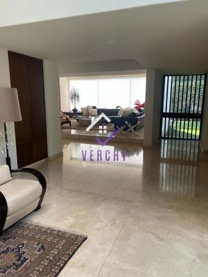 Jardines del Pedregal, Exclusiva Residencia en Venta en Calle Cda con Vigilancia