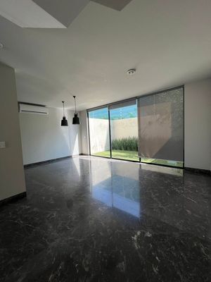 Casa en venta en Zoi Sur junto a galerias santa anita en tlajomulco