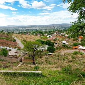 Terreno en venta en La Calera, Tlajomulco de Zúñiga, Jalisco. Las Piedras  Clinica para Equinos, La Calera, Jardines de la Calera