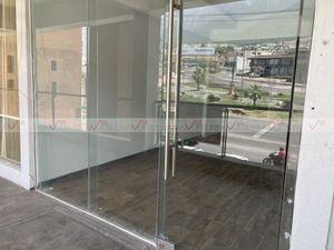 Renta Local Comercial Plaza Olam  En Monterrey