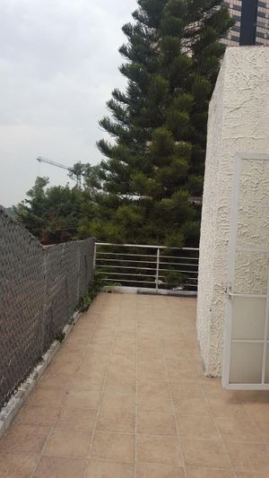 DEPARTAMENTO EN RENTA CON TERRAZA PRIVADA.