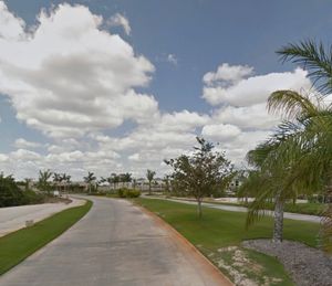 Terreno en venta de 2,432.39 m2 a un costado de Residencial Chactun, Yucatan