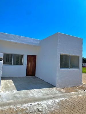 Se vende casa nueva en la costa de Melaque