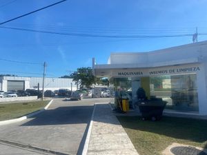 Se renta local comercial sobre carretera Mérida-Progreso