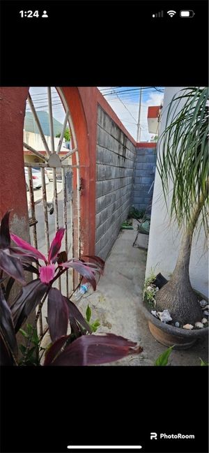 Casa en venta en colonia del maestro en Guadalupe N.L.