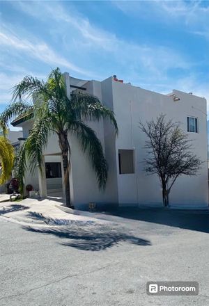 Hermosa residencia en venta en Carretera Nacional