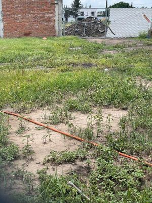 TERRENO HABITACIONAL, FRACC. CASTELLANA, IRAPUATO, GTO.