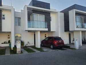 Casa en venta en AV PICACHO 418, Villas de Bernalejo, Irapuato, Guanajuato,  36833. CECyTE Guanajuato Plantel Irapuato III, Kinder Simon Bolivar, Jardin  De Niños Simon Bolivar 11DJN1057U