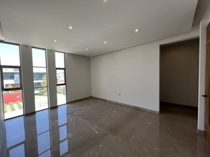 RESIDENCIA CON JARDÍN AMPLIO