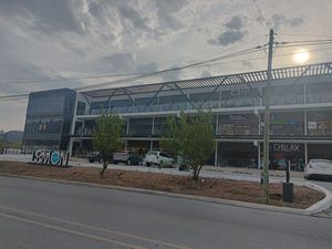 LOCAL COMERCIAL EN LEMON PARK, ZONA EL URO EN CARRETERA NACIONAL