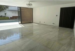 Casa con Alberca en Bosques de Echegaray-Venta