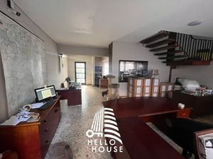 Casa para remodelar en venta en la Col. Letrán Valle