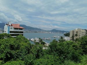 Vendo o Rento Departamento en Acapulco, Av. La Suiza, Fracc. La Playas