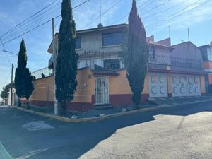 SE VENDE CASA EN LOMAS DEL PEDREGAL.