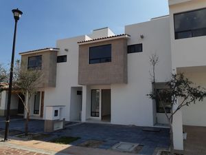 Casa en renta en CEDRO, COND ENCINO, Ciudad Maderas Residencial Querétaro,  El Marqués, Querétaro, 76246. Colegio Springwoods, Escuela primaria Gabriel  Garcia Marquez, UNDUKU