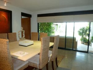 CASA EN VENTA EN VILLAS DEL MESÓN CON OPCÍON DE RECÁMARA EN PB RCV230920-MN