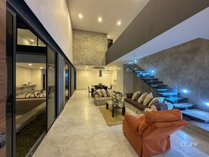 Venta de casa en residencial con casa club, Col . Conkal Mérida Yucatán