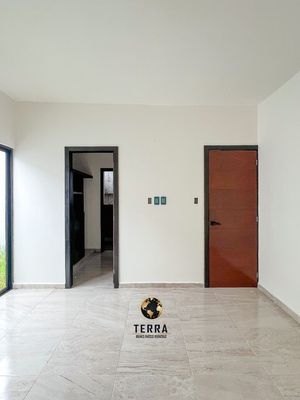 Casa en Venta de 1 piso y 3 Recámaras  en Lomas de la Rioja