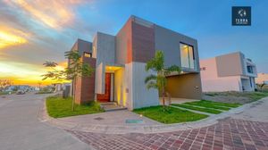 CASA EN VENTA EN ESQUINA Y CON ALBERCA EN PUNTA TIBURON