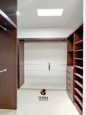 CASA EN VENTA EN PUNTA TIBURON