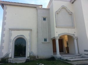 Casa en Venta en Fraccionamiento Lomas de los Pilares, en Cadereyta, Nuevo León.