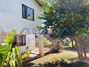 CASA EN RENTA, CON VISTA Y ACCESO AL LAGO II