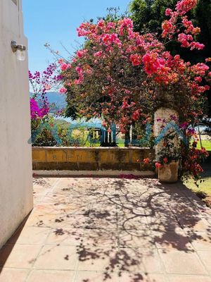 CASA EN RENTA, CON VISTA Y ACCESO AL LAGO II