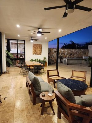 Terraza con vista a cocina y barra lateral