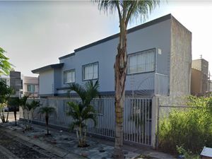 Casa en Venta en Jardines Del Valle Zapopan