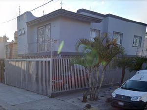 Casa en Venta en Jardines Del Valle Zapopan