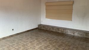 SE VENDE CASA EN ESQUINA 4 RECAMARAS 3 ESTACIONAMIENTOS  TECHADOS. 440 M2